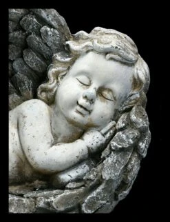 Gartenfigur - Schlafender Engel In Steinoptik -Charaktermodell Geschäft 2D FS21973 Gartenfigur Schlafender Engel 2 1280x1280