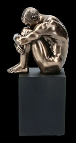 Akt Figur - Kauernder Mann Auf Monolith -Charaktermodell Geschäft 2D FS23195 Akt Figur Kauernder Mann auf Monolith 3 1280x1280