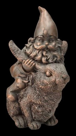 Gartenzwerg Figur Reitet Auf Hase -Charaktermodell Geschäft 2D FS24447 Gartenzwerg Figur reitet auf Hase 2 1280x1280