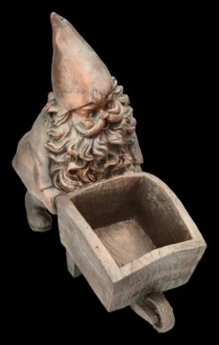 Gartenzwerg Figur Mit Schubkarren Pflanztopf -Charaktermodell Geschäft 2D FS24757 Gartenzwerg Figur mit Schubkarren Pflanztopf 8 1280x1280