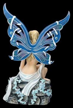 NEMESIS NOW Elfen Figur - Jewelled Sapphire Groß -Charaktermodell Geschäft 2D FS26973 Elfen Figur Jewelled Sapphire gross 3 1280x1280