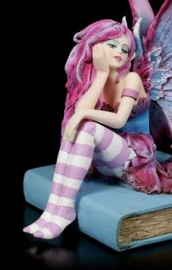Elfen Figur - Book Fairy -Charaktermodell Geschäft Book Fairy Figur Elfe Jasmin Auf Buch Sitzend 5 1280x1280