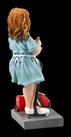 Funny Jobs Figur - Hausfrau Vollzeitjob -Charaktermodell Geschäft FS20493 Funny Jobs Figur Hausfrau Vollzeitjob 7 1280x1280