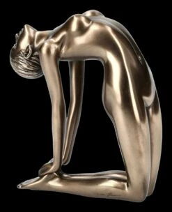 Weibliche Akt Figur - Yoga Ushtrasana Stellung