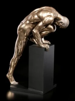 Männliche Akt Figur - Auf Podest Steigend - Groß