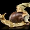 Pixie Kobold Figur Mit Schnecke - Gib Gas! -Charaktermodell Geschäft Pixie Schnecke 1280x1280