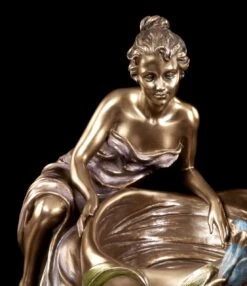 Jugendstil Schale - Frau Sitzt An Wanne -Charaktermodell Geschäft Schale Frau 658b6c1c4c5085 1280x1280